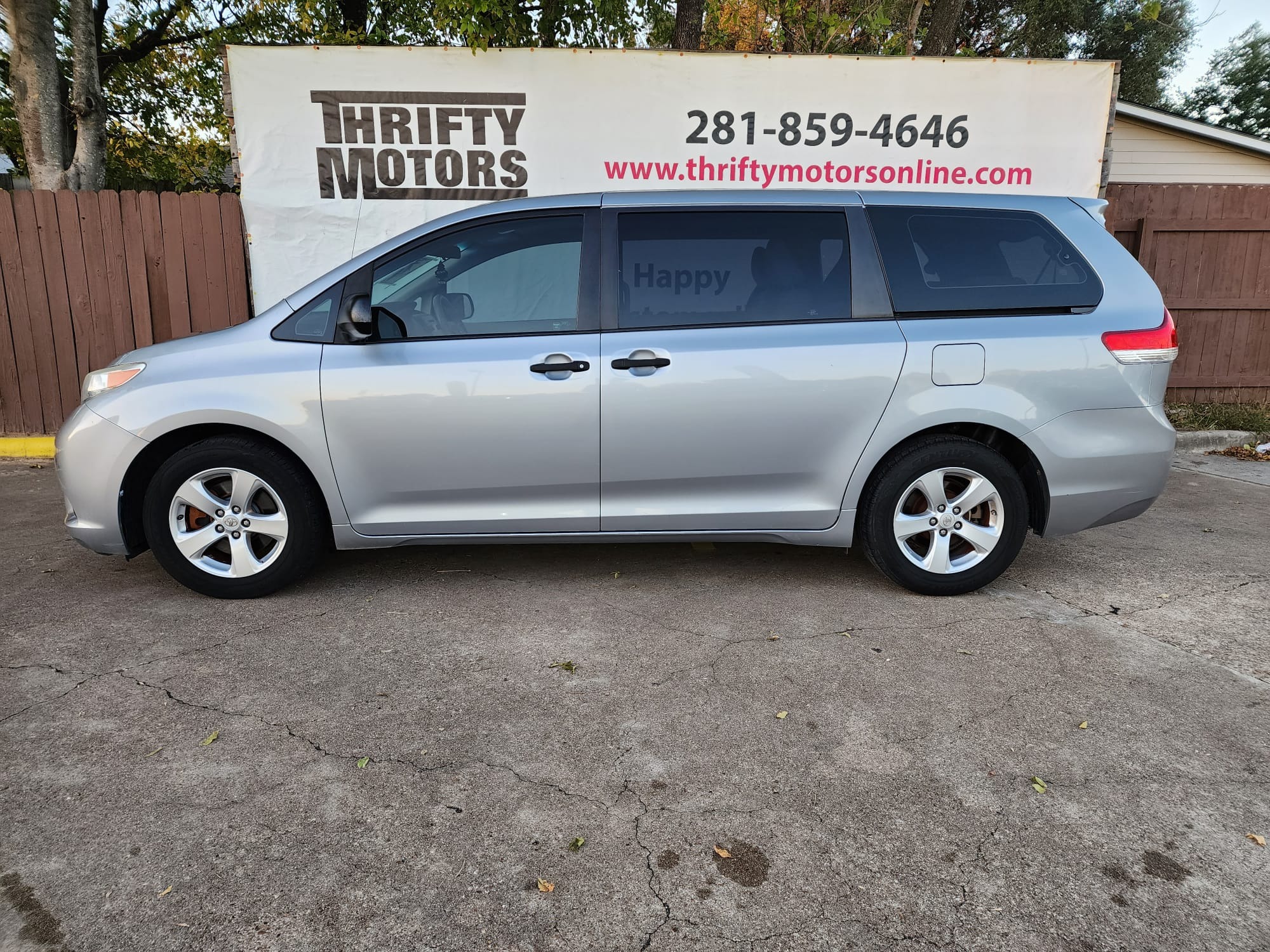 photo of 2014 Toyota Sienna FWD 7-Passenger V6