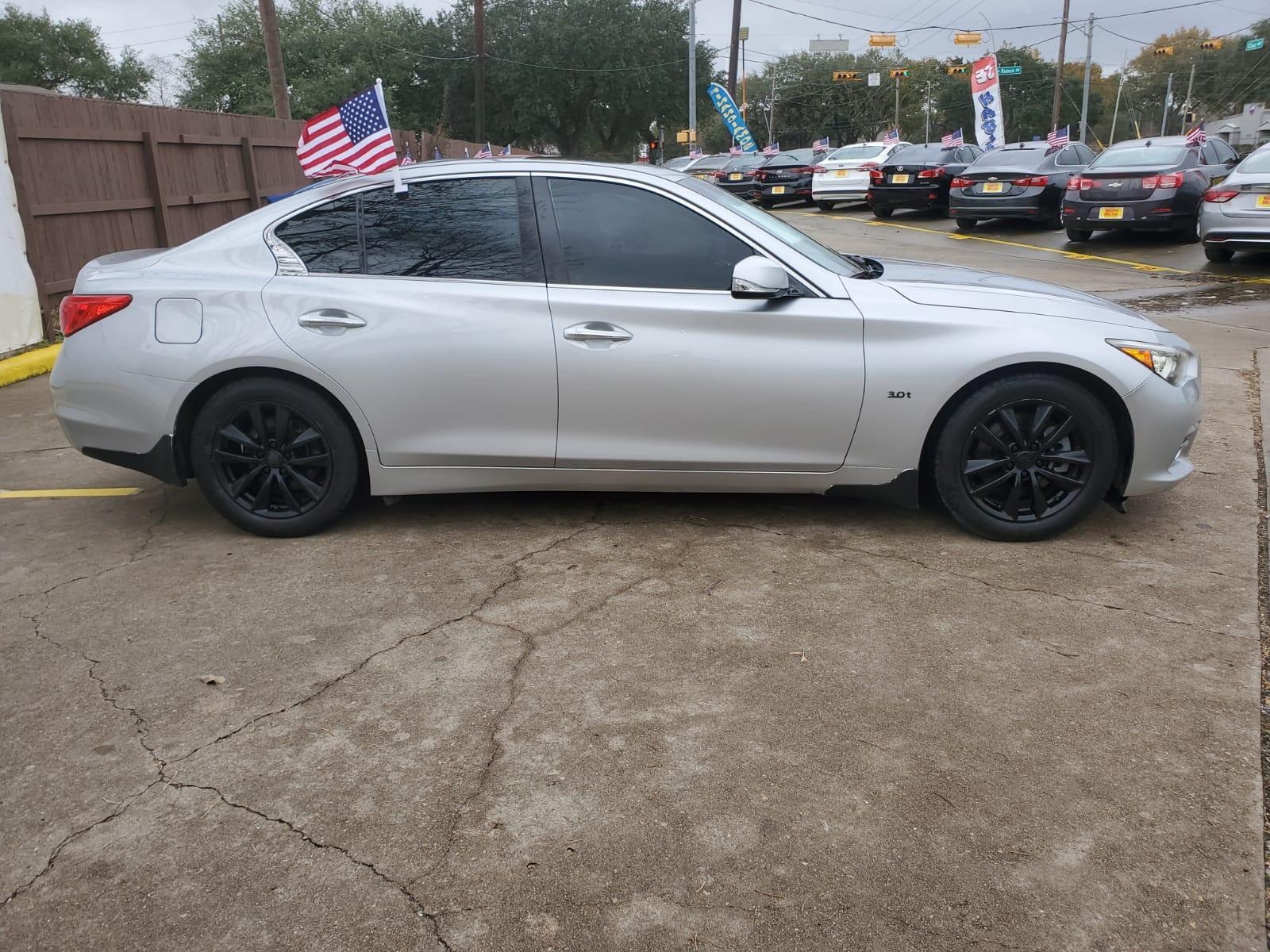 2017 Silver Infiniti Q50 3.0t Sport (JN1EV7AP3HM) with an 3.0L V6 DOHC 24V TURBO engine, 7A transmission, located at 16710 Clay Rd., Houston, TX, 77084, (281) 859-7900, 29.834864, -95.656166 - Photo #4