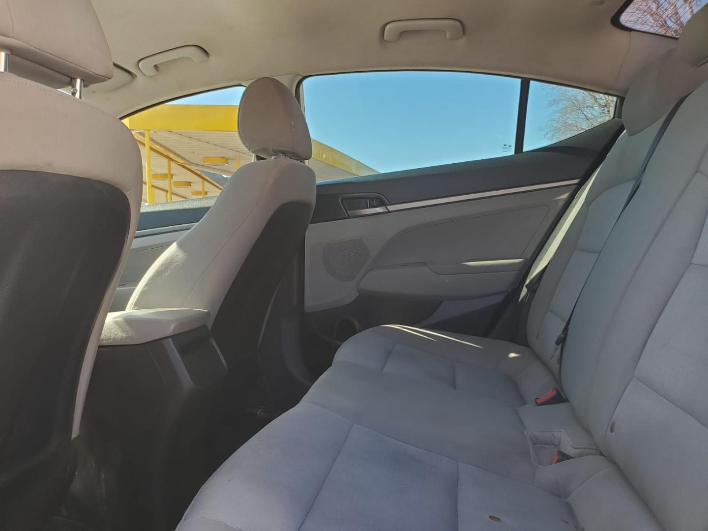 2017 White /Gray Hyundai Elantra SE 6AT (5NPD74LF0HH) with an 1.8L L4 DOHC 16V engine, Automatic 6-Speed transmission, located at 16710 Clay Rd., Houston, TX, 77084, (281) 859-7900, 29.834864, -95.656166 - Low Down. Low Payments. - Photo#7