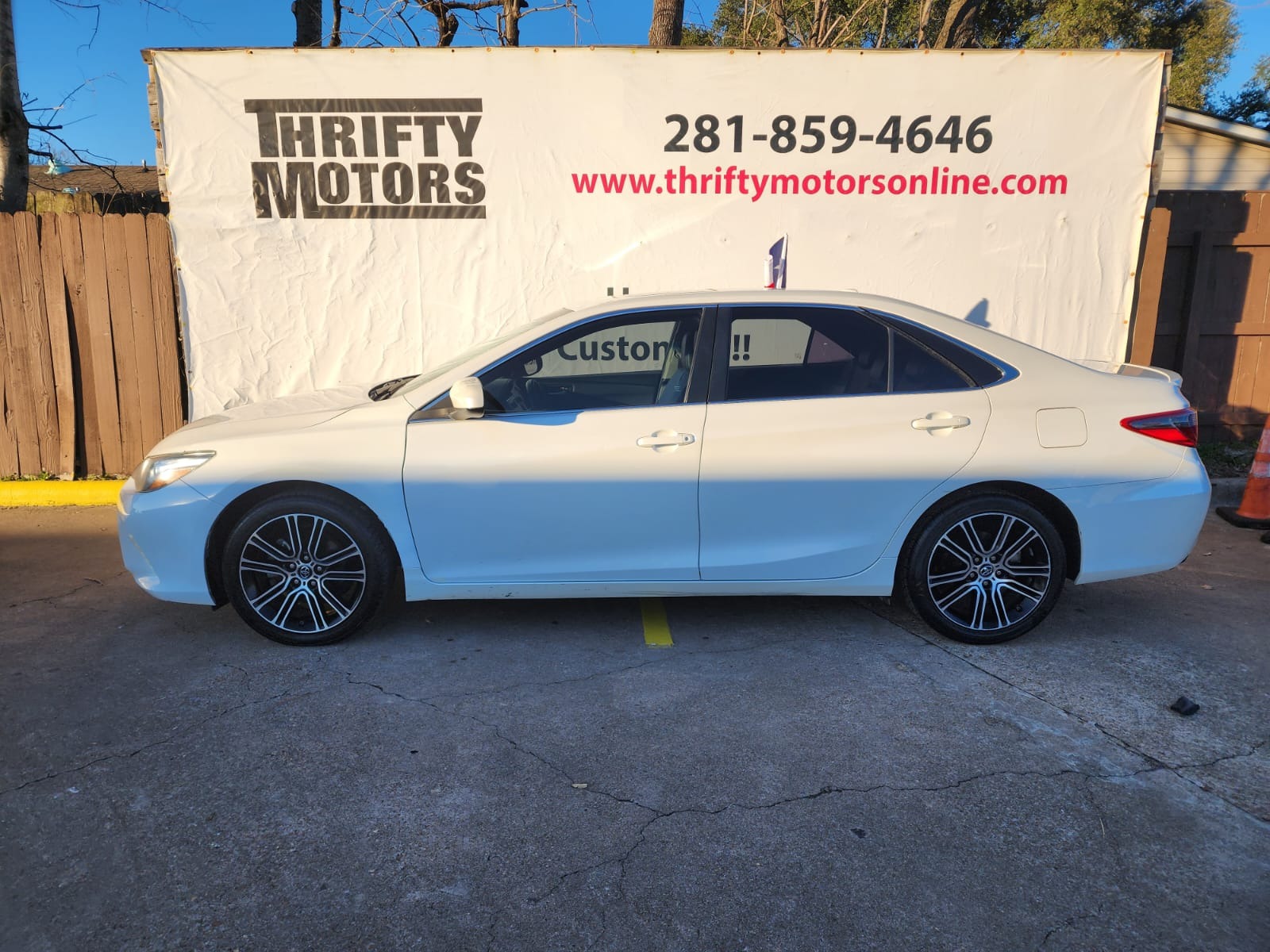 photo of 2016 Toyota Camry SE