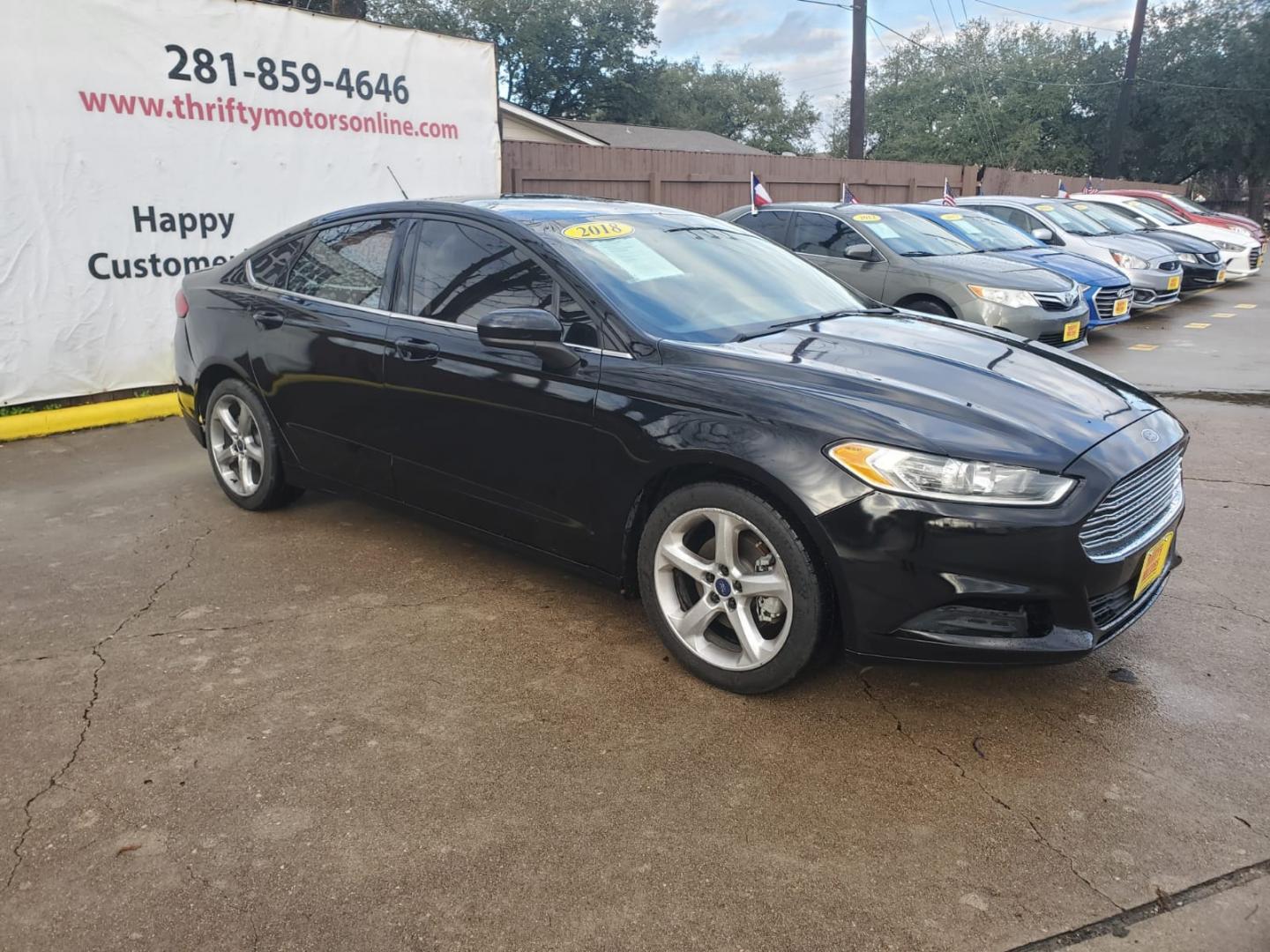 2018 Black Ford Fusion SE (3FA6P0HD6JR) with an 1.5L L4 DOHC 16V engine, 6A transmission, located at 16710 Clay Rd., Houston, TX, 77084, (281) 859-7900, 29.834864, -95.656166 - Low Down. Low Payments. - Photo#3