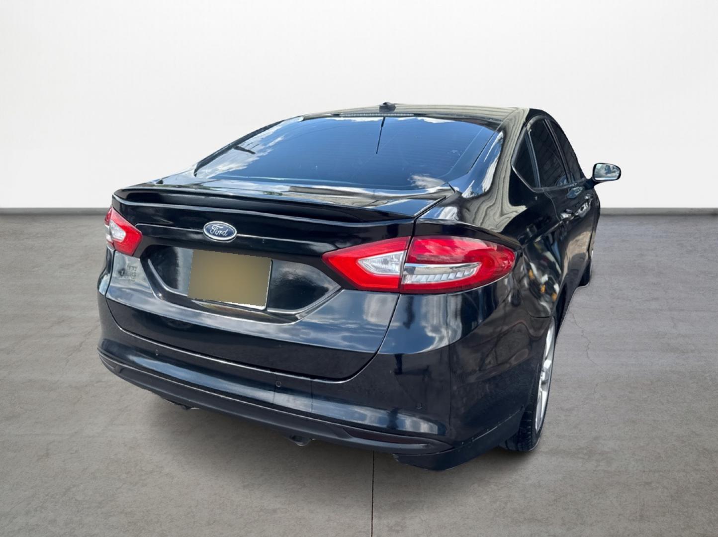 2018 Black Ford Fusion SE (3FA6P0HD6JR) with an 1.5L L4 DOHC 16V engine, 6A transmission, located at 16710 Clay Rd., Houston, TX, 77084, (281) 859-7900, 29.834864, -95.656166 - Low Down. Low Payments. - Photo#4