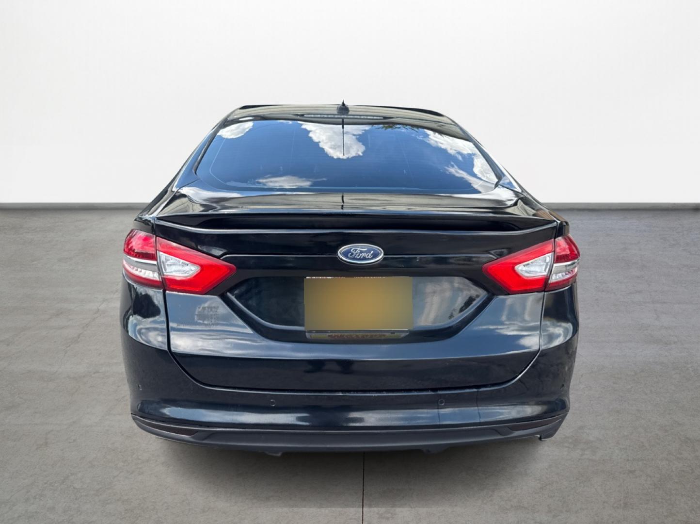 2018 Black Ford Fusion SE (3FA6P0HD6JR) with an 1.5L L4 DOHC 16V engine, 6A transmission, located at 16710 Clay Rd., Houston, TX, 77084, (281) 859-7900, 29.834864, -95.656166 - Low Down. Low Payments. - Photo#5