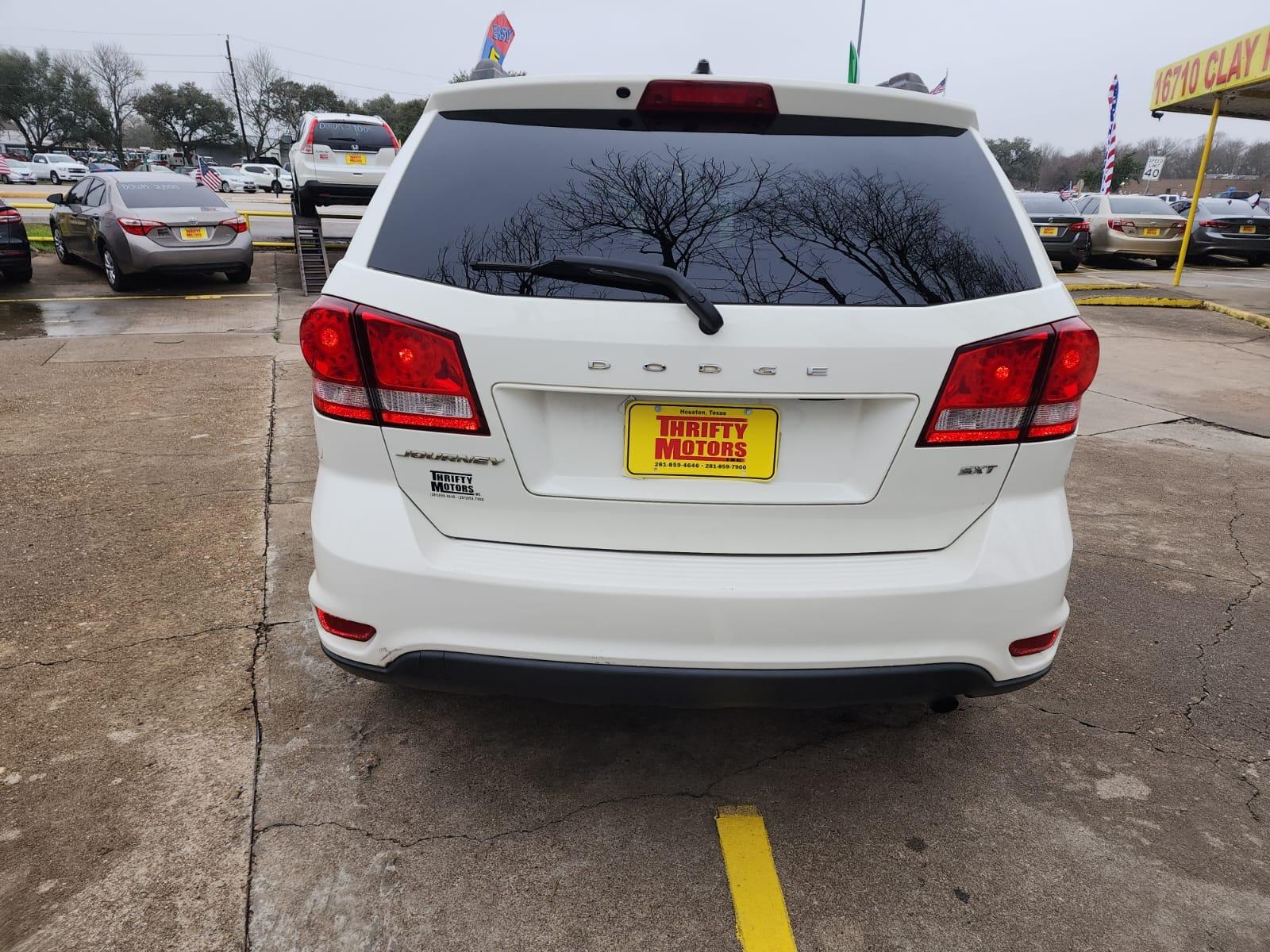 2017 White Dodge Journey SXT (3C4PDCBB5HT) with an 2.4L L6 DOHC 16V engine, 4A transmission, located at 16710 Clay Rd., Houston, TX, 77084, (281) 859-7900, 29.834864, -95.656166 - Low Down. Low Payments. - Photo #5