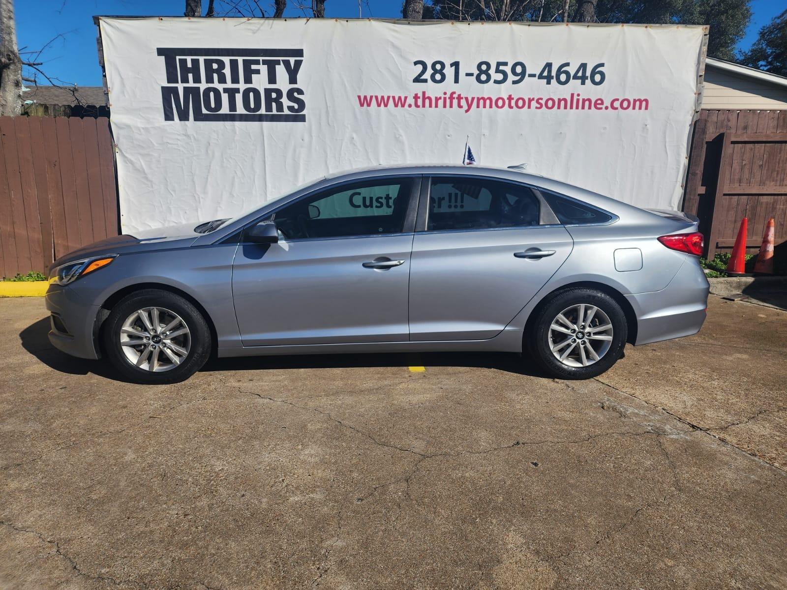 2017 Gray Hyundai Sonata SE (5NPE24AF3HH) with an 2.4L L4 DOHC 16V engine, 7A transmission, located at 16710 Clay Rd., Houston, TX, 77084, (281) 859-7900, 29.834864, -95.656166 - Low Down. Low Payments. - Photo #0