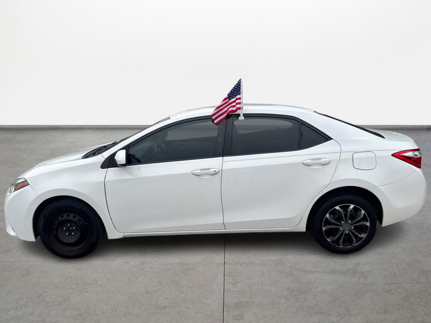 2016 White Toyota Corolla L 4-Speed AT (2T1BURHE7GC) with an 1.8L L4 DOHC 16V engine, 4A transmission, located at 16710 Clay Rd., Houston, TX, 77084, (281) 859-7900, 29.834864, -95.656166 - Low Down. Low Payments. - Photo#7