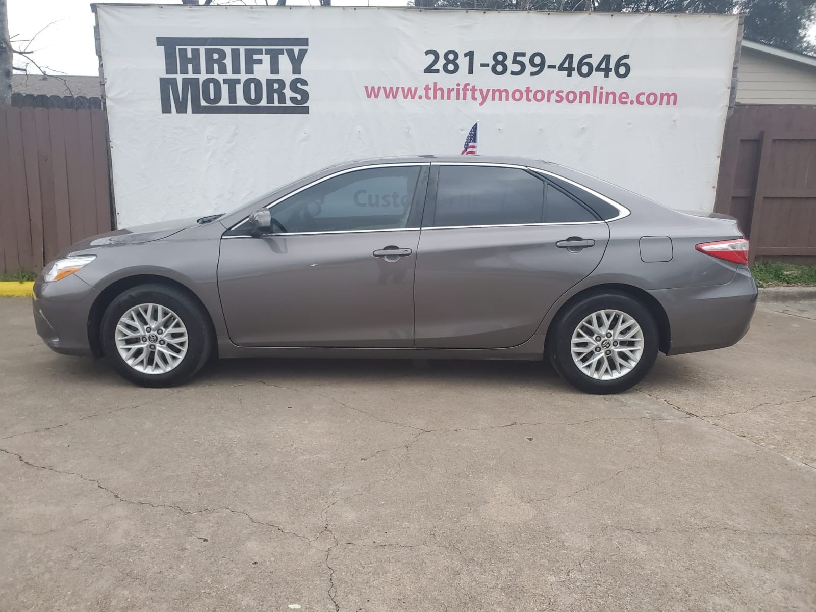 photo of 2016 Toyota Camry SE