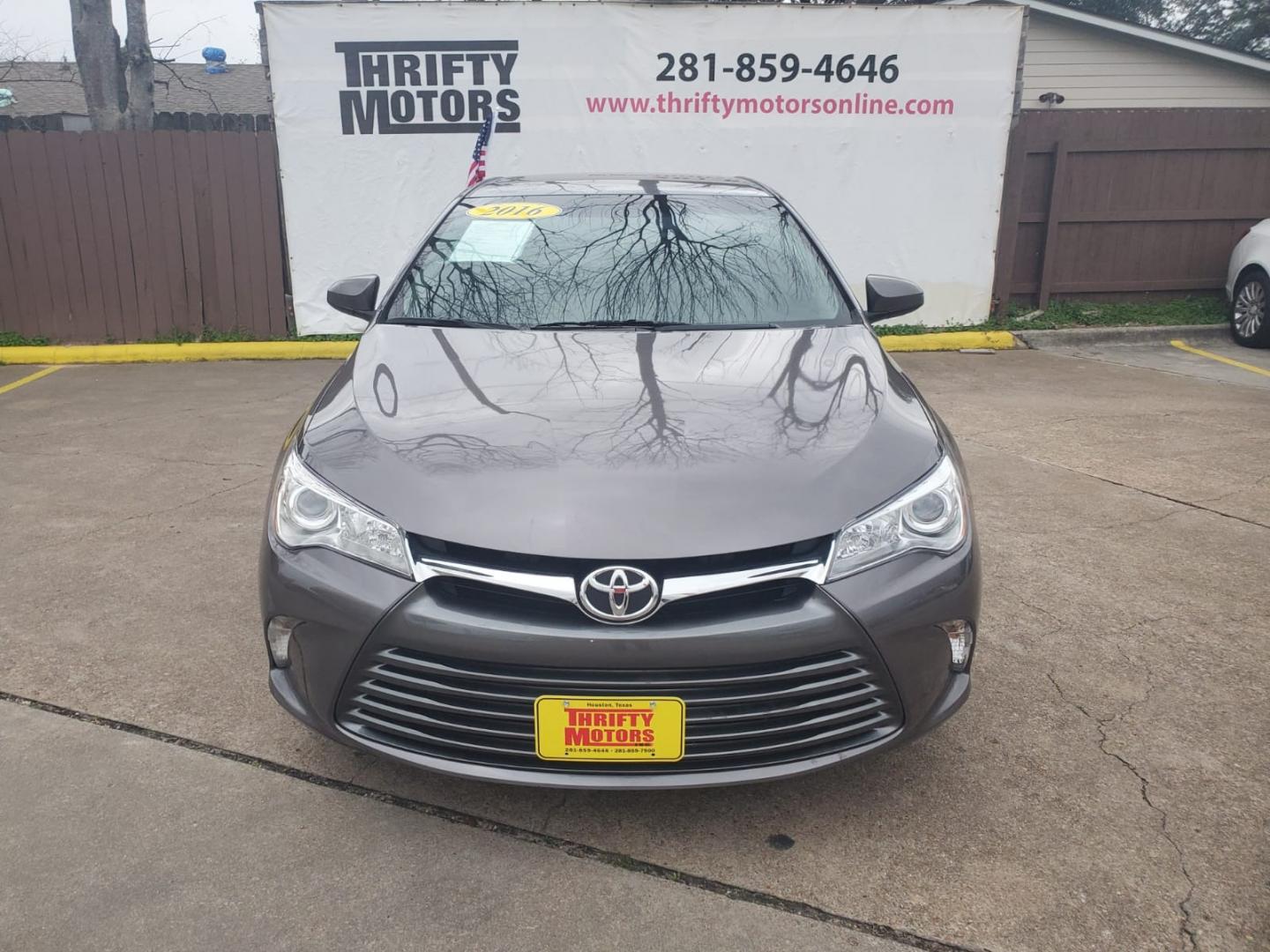 2016 Gray /Gray Toyota Camry SE (4T1BF1FK5GU) with an 2.5L L4 DOHC 16V engine, Automatic 6-Speed transmission, located at 16710 Clay Rd., Houston, TX, 77084, (281) 859-7900, 29.834864, -95.656166 - Low Down. Low Payments. - Photo#0
