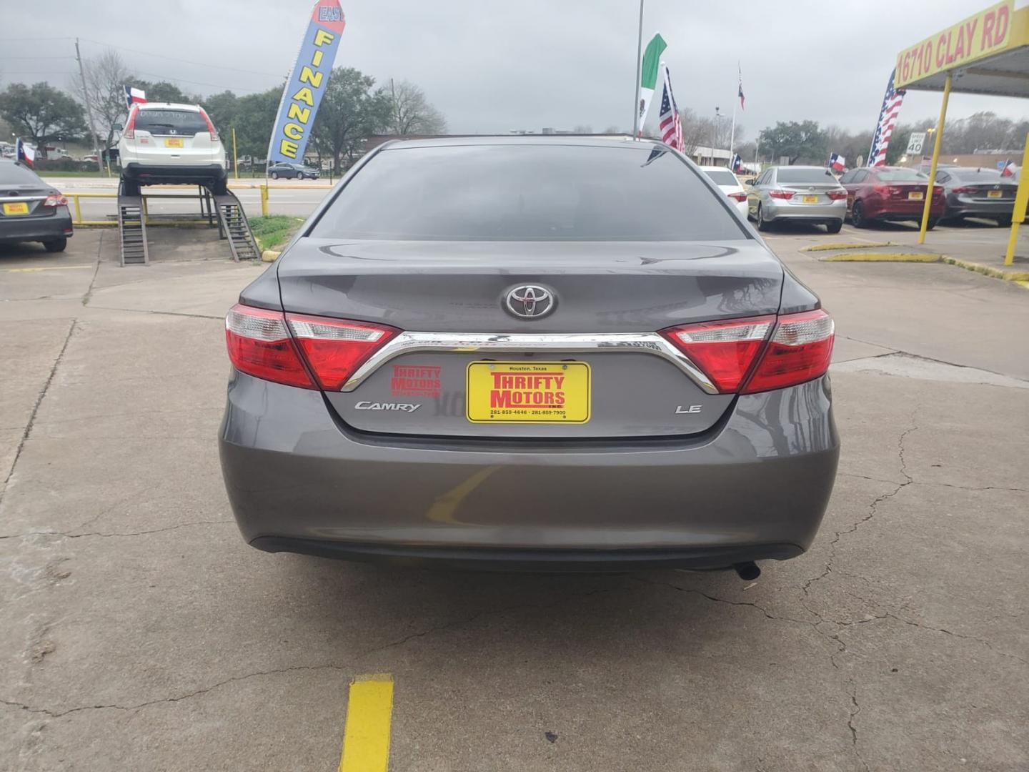 2016 Gray /Gray Toyota Camry SE (4T1BF1FK5GU) with an 2.5L L4 DOHC 16V engine, Automatic 6-Speed transmission, located at 16710 Clay Rd., Houston, TX, 77084, (281) 859-7900, 29.834864, -95.656166 - Low Down. Low Payments. - Photo#5