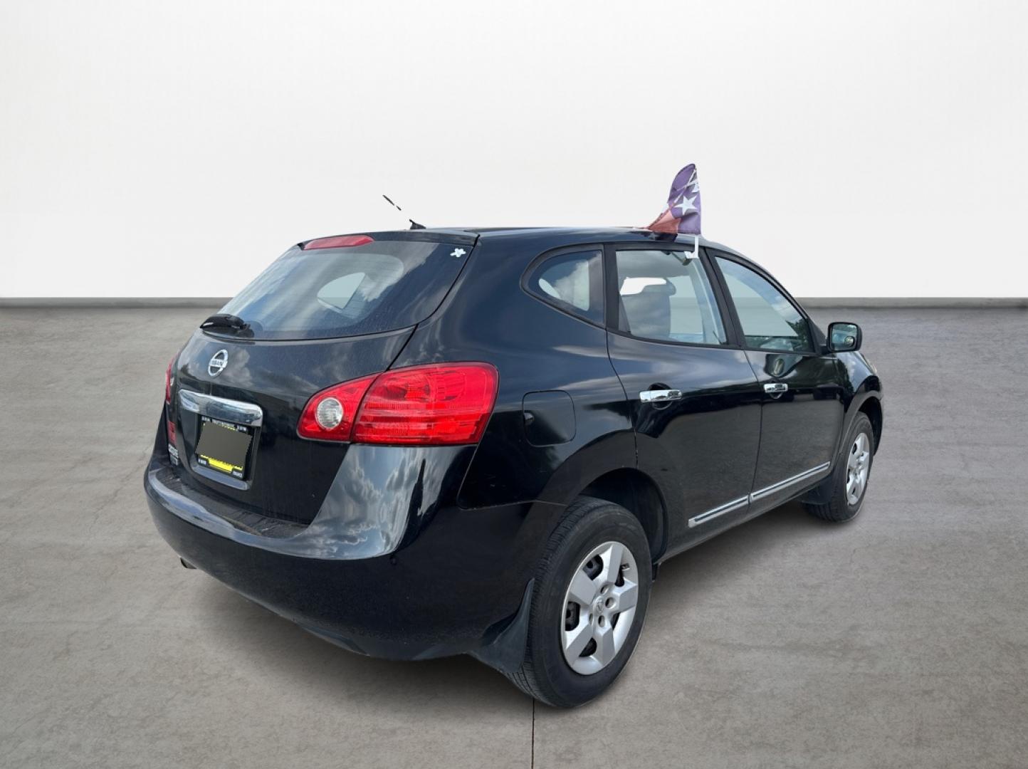 2015 Black Nissan Rogue Select S 2WD (JN8AS5MT0FW) with an 2.5L L4 DOHC 16V engine, Automatic transmission, located at 16710 Clay Rd., Houston, TX, 77084, (281) 859-7900, 29.834864, -95.656166 - Low Down. Low Payments. - Photo#4