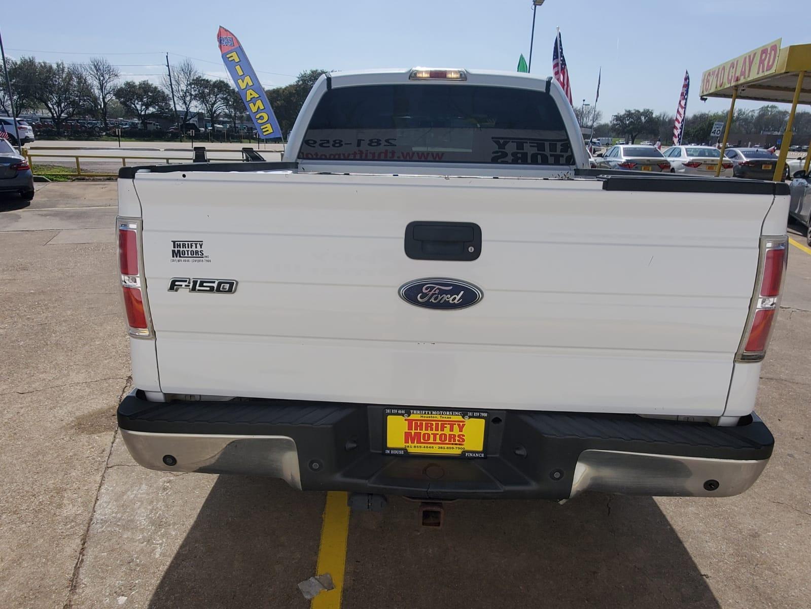 2010 White Ford F-150 Lariat SuperCrew 5.5-ft. Bed 4WD (1FTEW1E85AF) with an 4.6L V8 SOHC 24V engine, 4-Speed Automatic transmission, located at 16710 Clay Rd., Houston, TX, 77084, (281) 859-7900, 29.834864, -95.656166 - Low Down. Low Payments. - Photo #5