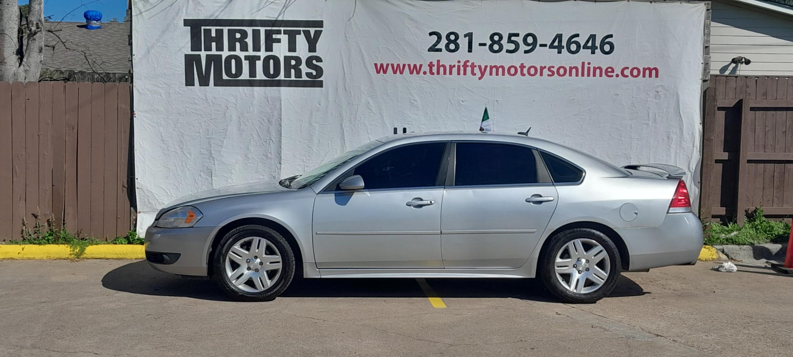 2013 Silver Chevrolet Impala LT (Fleet) (2G1WG5E33D1) with an 3.6L V6 DOHC 16V FFV engine, 6-Speed Automatic transmission, located at 16710 Clay Rd., Houston, TX, 77084, (281) 859-7900, 29.834864, -95.656166 - Carro de Cash. - Photo #0
