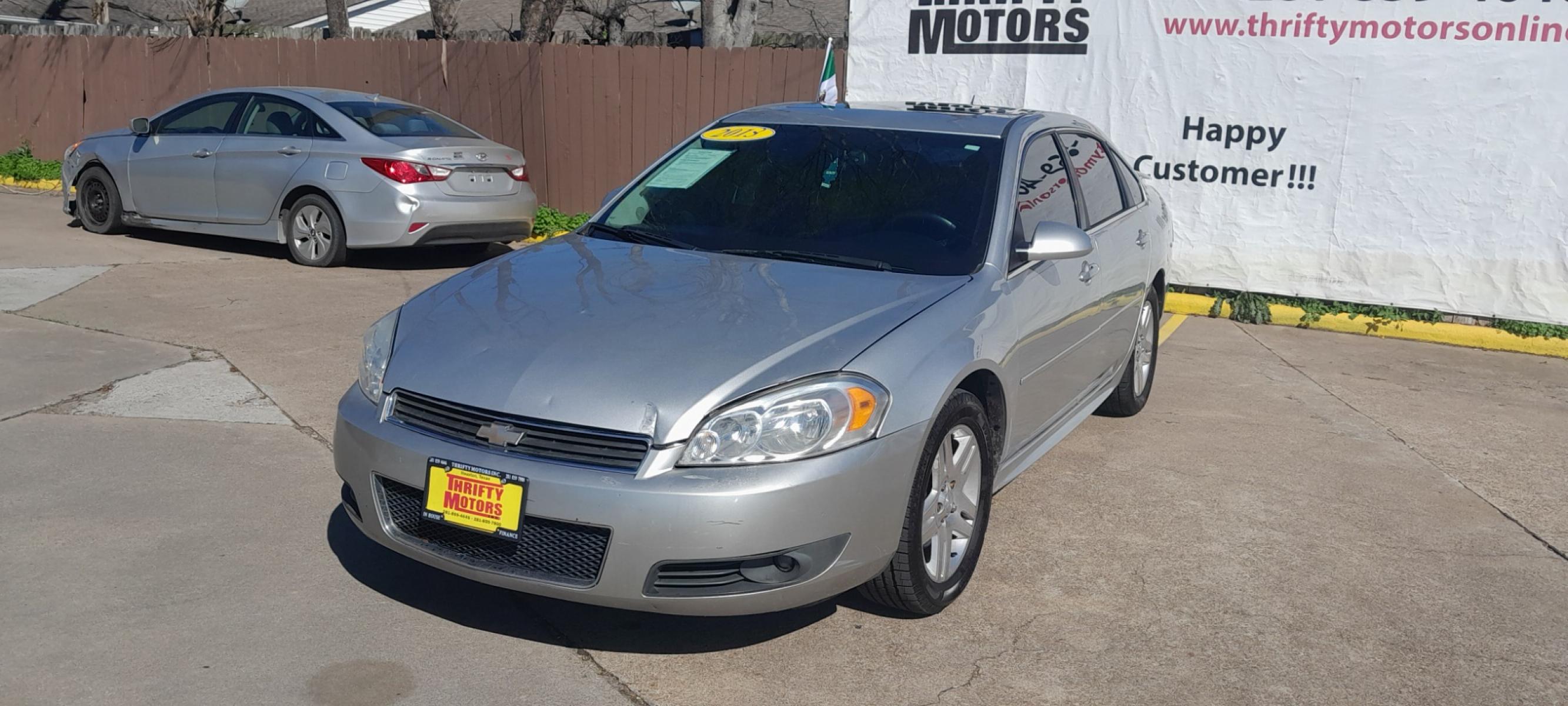 2013 Silver Chevrolet Impala LT (Fleet) (2G1WG5E33D1) with an 3.6L V6 DOHC 16V FFV engine, 6-Speed Automatic transmission, located at 16710 Clay Rd., Houston, TX, 77084, (281) 859-7900, 29.834864, -95.656166 - Carro de Cash. - Photo #2