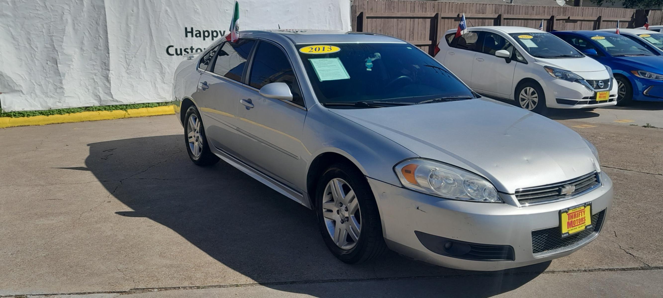 2013 Silver Chevrolet Impala LT (Fleet) (2G1WG5E33D1) with an 3.6L V6 DOHC 16V FFV engine, 6-Speed Automatic transmission, located at 16710 Clay Rd., Houston, TX, 77084, (281) 859-7900, 29.834864, -95.656166 - Carro de Cash. - Photo #3