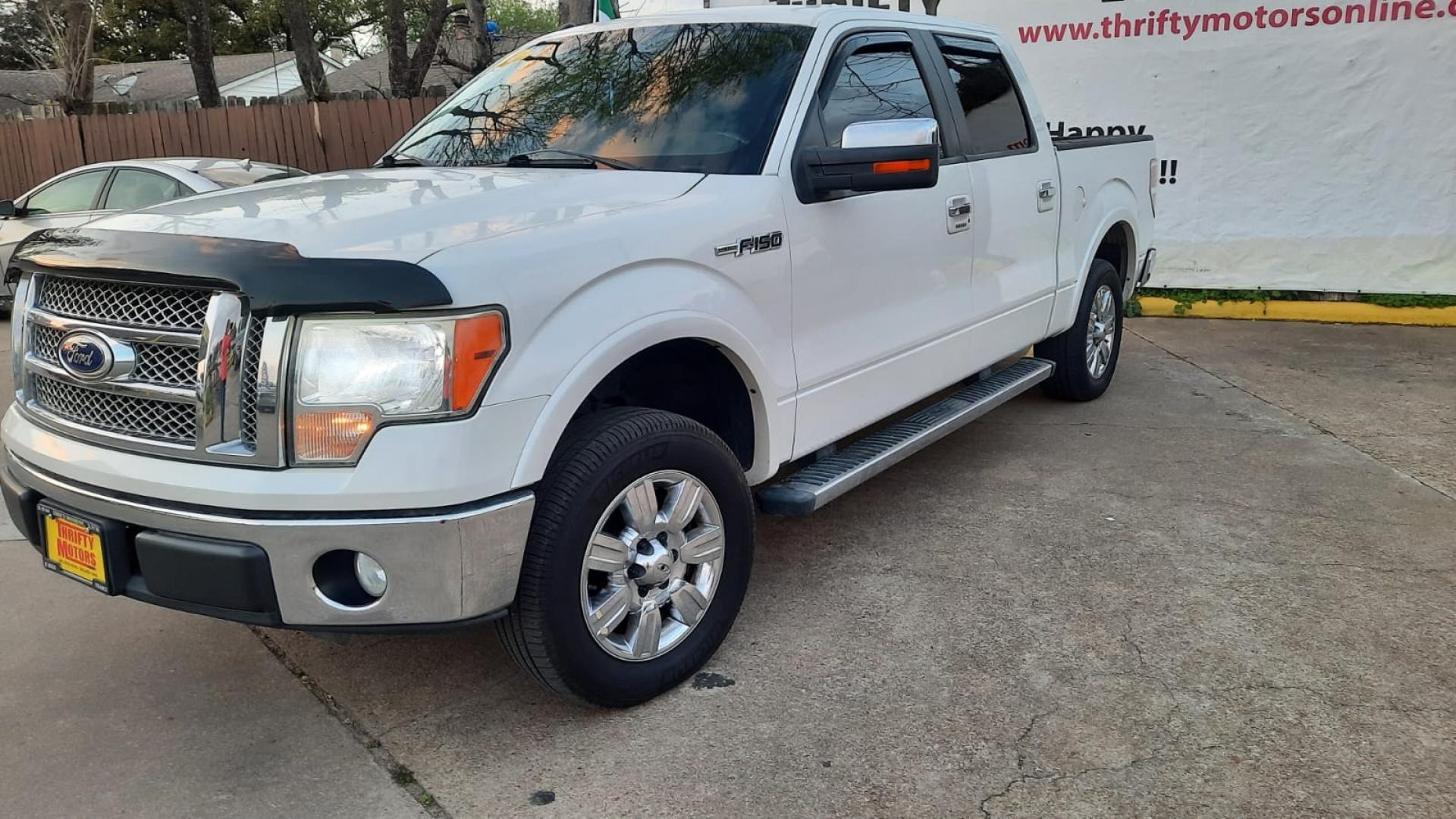 2010 White Ford F-150 Lariat SuperCrew 5.5-ft. Bed 2WD (1FTFW1CV0AK) with an 5.4L V8 SOHC 24V FFV engine, 4-Speed Automatic transmission, located at 16710 Clay Rd., Houston, TX, 77084, (281) 859-7900, 29.834864, -95.656166 - Low Down. Low Payments. - Photo#3