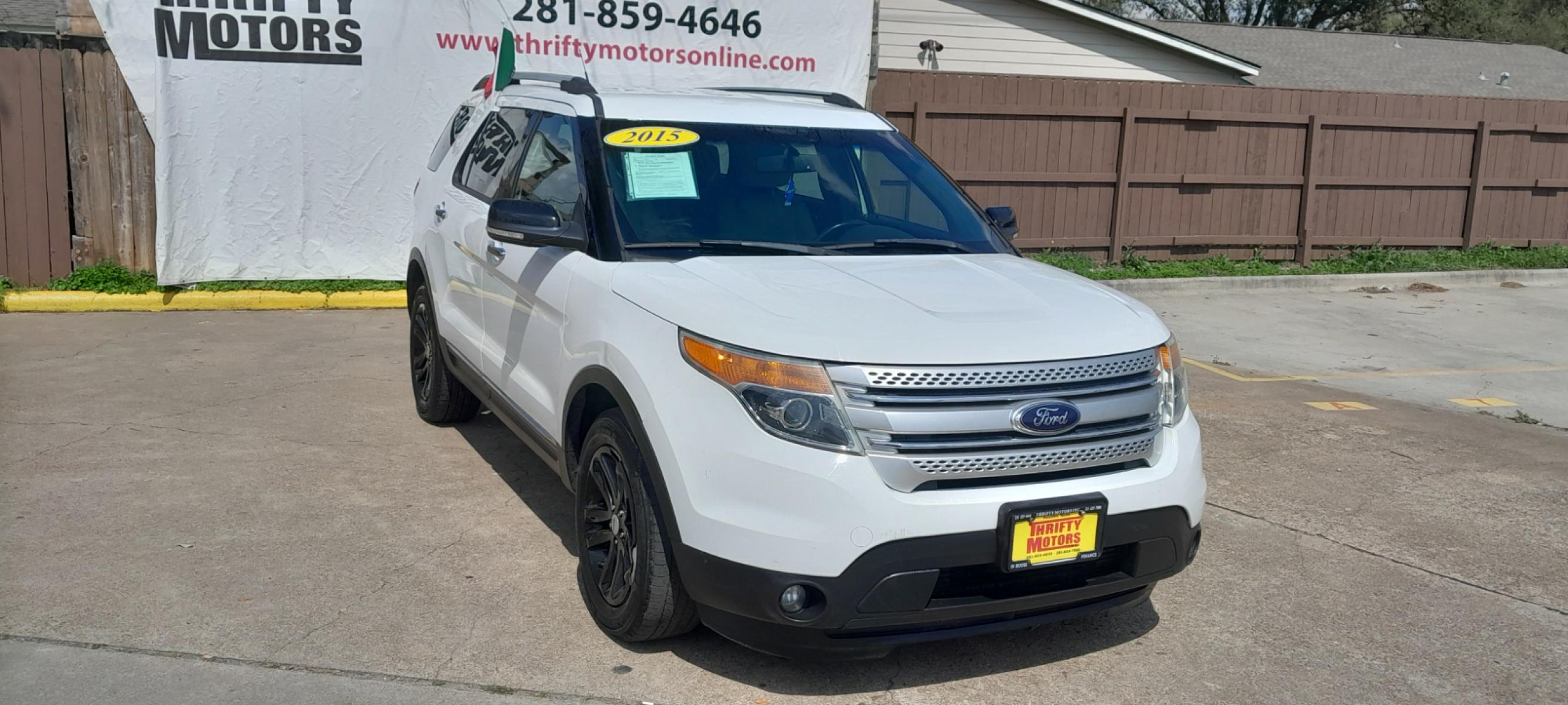 2015 White Ford Explorer XLT FWD (1FM5K7D82FG) with an 3.5L V6 DOHC 24V engine, 6-Speed Automatic transmission, located at 16710 Clay Rd., Houston, TX, 77084, (281) 859-7900, 29.834864, -95.656166 - Photo #3