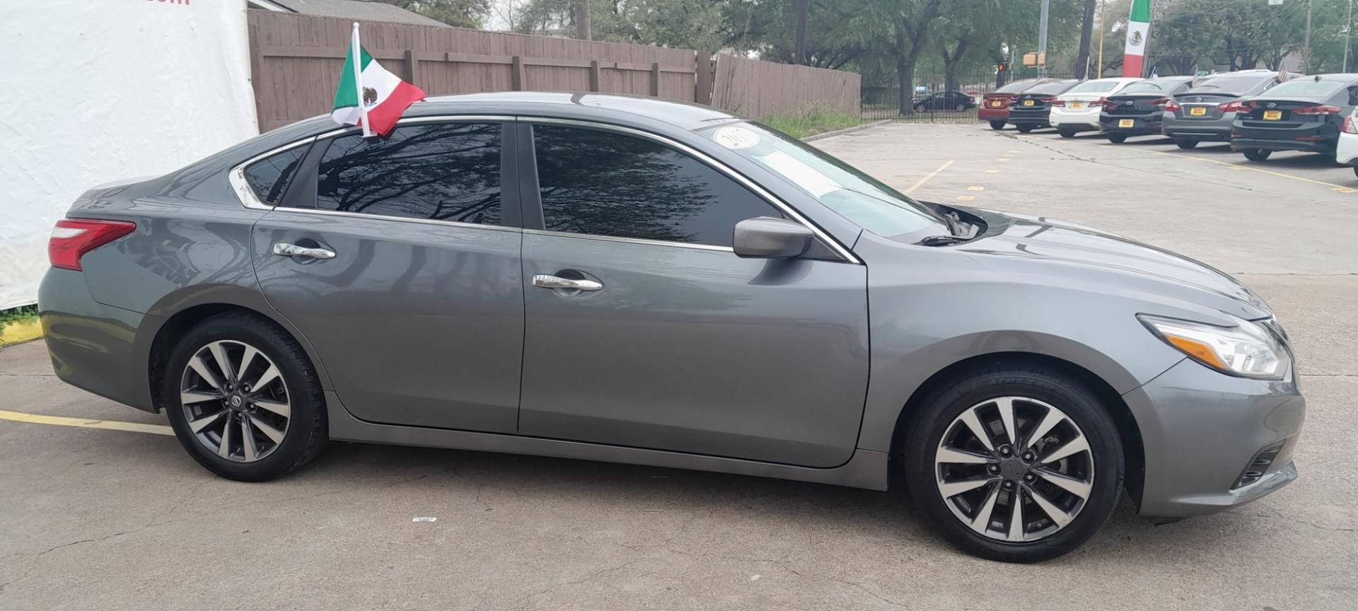 2017 Gray Nissan Altima 2.5 S (1N4AL3AP4HC) with an 2.5L L4 DOHC 16V engine, CVT transmission, located at 16710 Clay Rd., Houston, TX, 77084, (281) 859-7900, 29.834864, -95.656166 - Photo#4