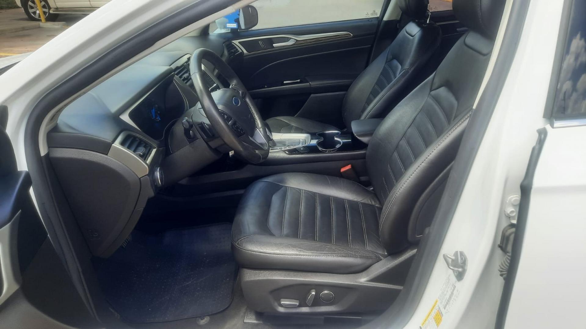 2014 Ford Fusion SE (3FA6P0H90ER) with an 2.0L L4 DOHC 16V engine, located at 16710 Clay Rd., Houston, TX, 77084, (281) 859-7900, 29.834864, -95.656166 - Photo#3