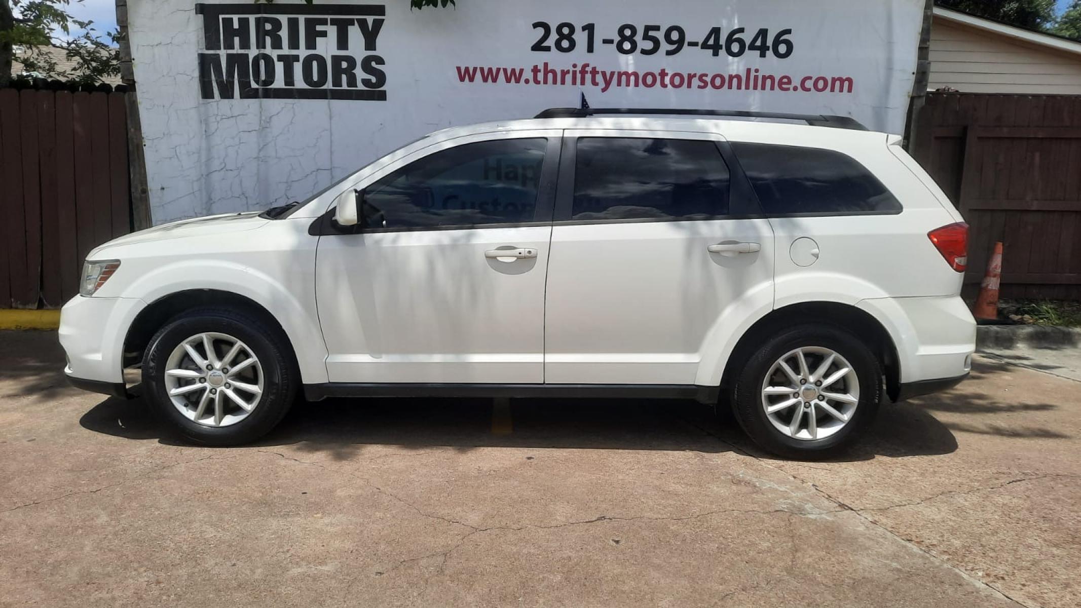 2016 Dodge Journey SXT (3C4PDCBB7GT) with an 2.4L L6 DOHC 16V engine, 4A transmission, located at 16710 Clay Rd., Houston, TX, 77084, (281) 859-7900, 29.834864, -95.656166 - Photo #9