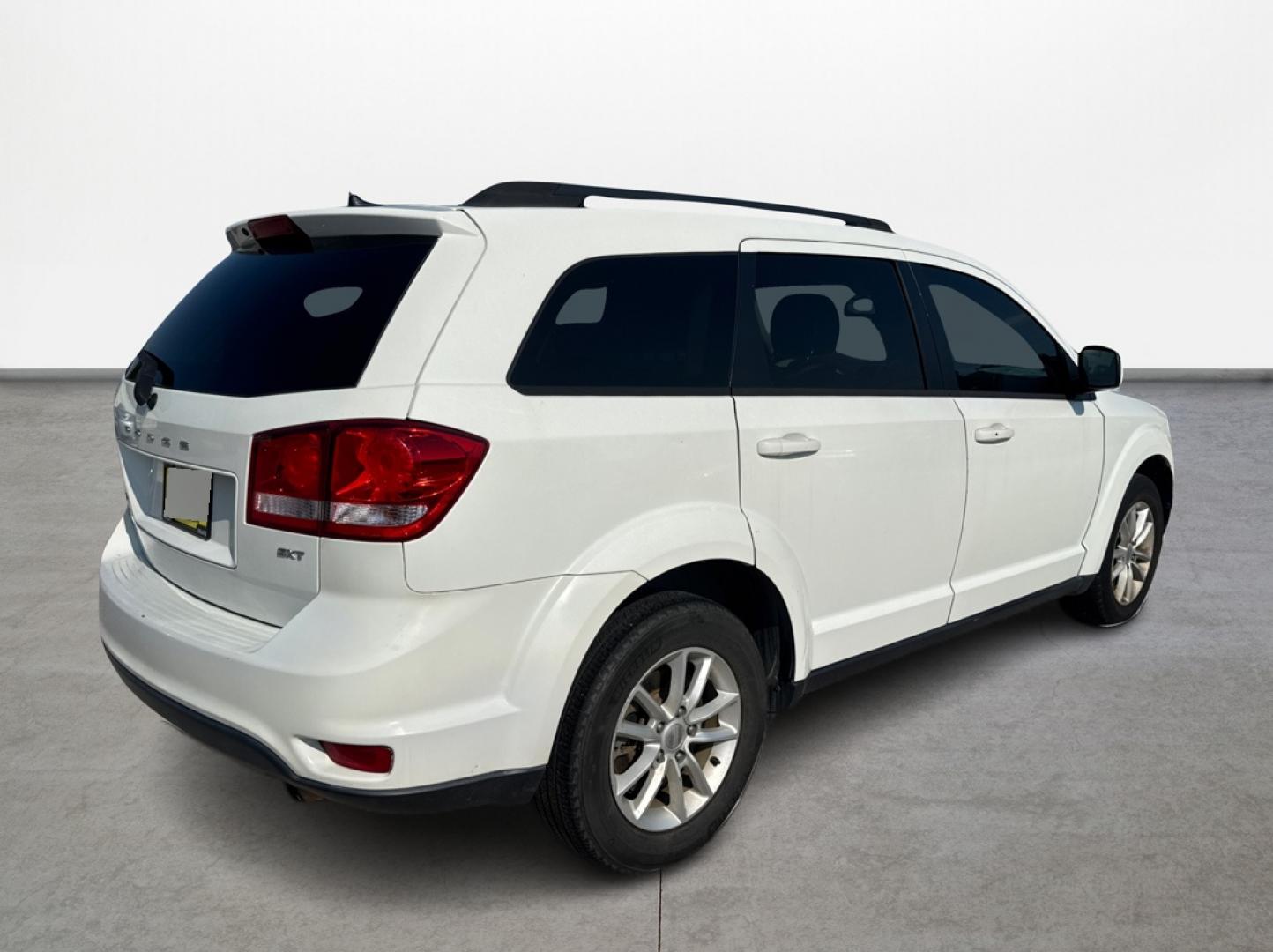 2016 Dodge Journey SXT (3C4PDCBB7GT) with an 2.4L L6 DOHC 16V engine, 4A transmission, located at 16710 Clay Rd., Houston, TX, 77084, (281) 859-7900, 29.834864, -95.656166 - Photo#4