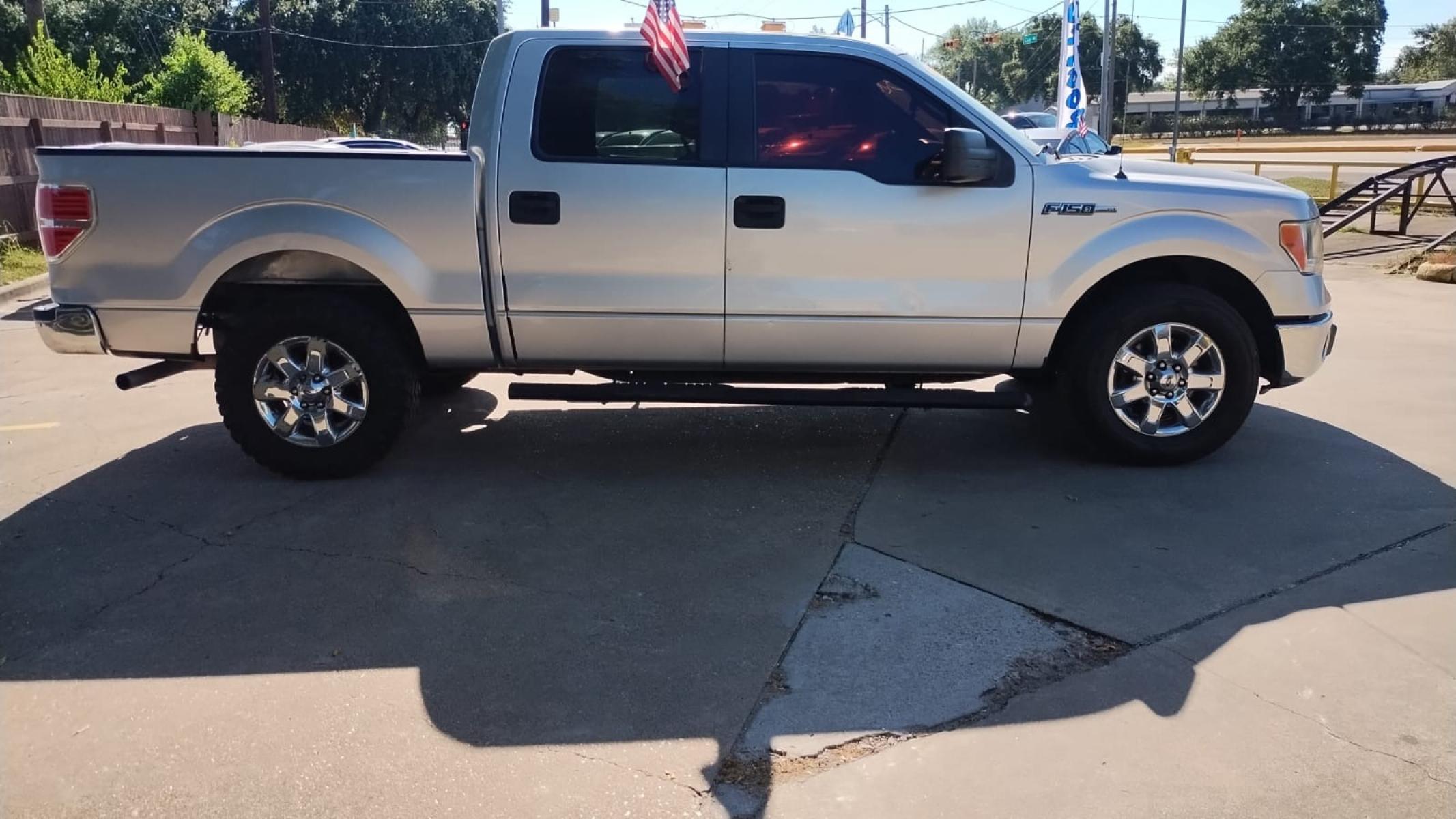 2013 Ford F-150 FX2 SuperCrew 5.5-ft. Bed 2WD (1FTFW1CF7DF) with an 5.0L V8 engine, 6-Speed Automatic transmission, located at 16710 Clay Rd., Houston, TX, 77084, (281) 859-7900, 29.834864, -95.656166 - Photo #8