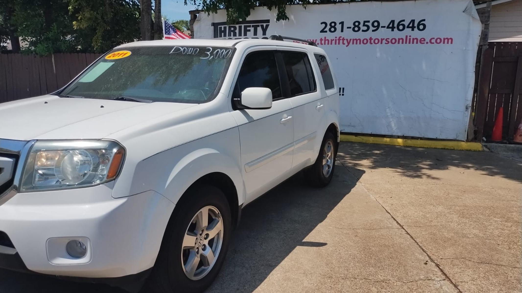 2011 Honda Pilot EX-L 2WD 5-Spd AT (5FNYF3H50BB) with an 3.5L V6 SOHC 24V engine, 5-Speed Automatic transmission, located at 16710 Clay Rd., Houston, TX, 77084, (281) 859-7900, 29.834864, -95.656166 - Photo #5