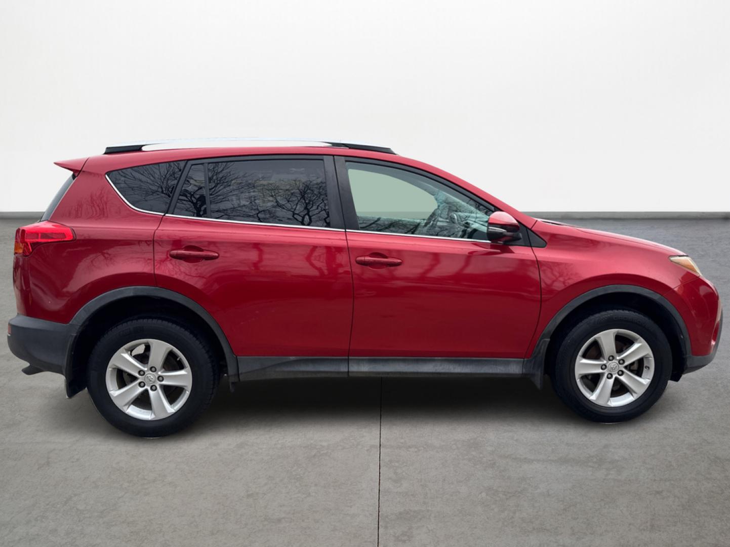 2013 Toyota RAV4 XLE FWD (2T3WFREV3DW) with an 2.5L L4 DOHC 16V engine, 6-Speed Automatic transmission, located at 16710 Clay Rd., Houston, TX, 77084, (281) 859-7900, 29.834864, -95.656166 - Photo#6