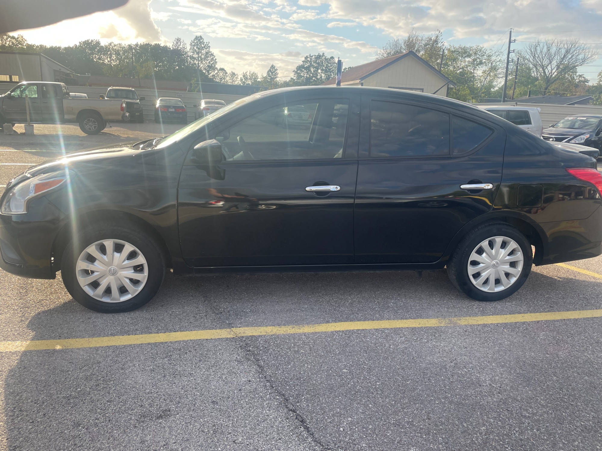 photo of 2018 Nissan Versa 1.6 SL Sedan