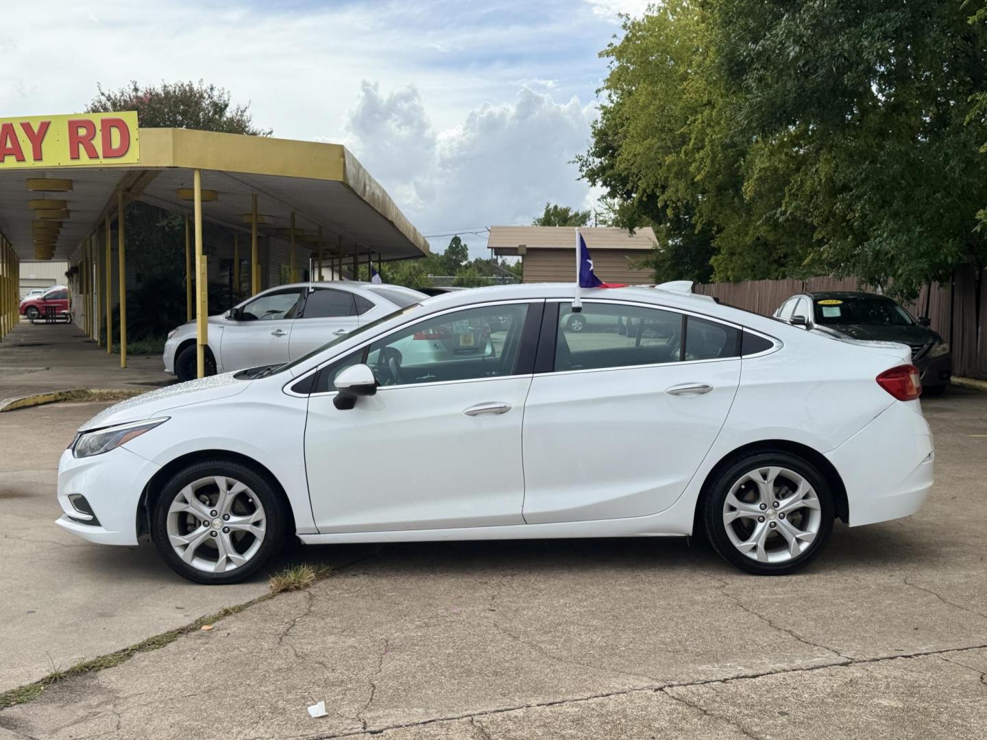 2017 White /black Chevrolet Cruze (1G1BF5SM9H7) , located at 16710 Clay Rd., Houston, TX, 77084, (281) 859-7900, 29.834864, -95.656166 - Photo#9