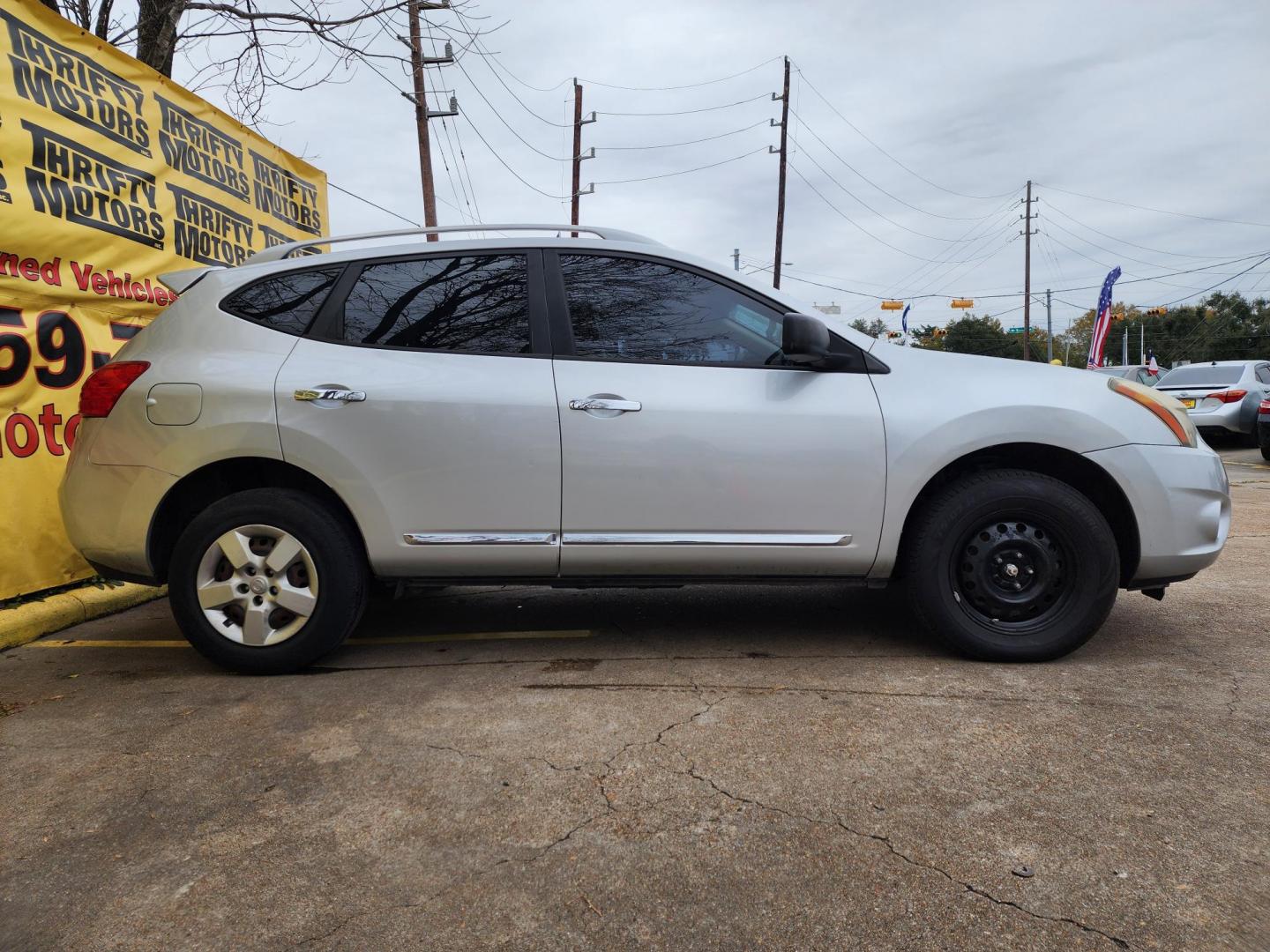 2014 Silver /Gray Nissan Rogue (JN8AS5MT4EW) , Automatic transmission, located at 16710 Clay Rd., Houston, TX, 77084, (281) 859-7900, 29.834864, -95.656166 - Photo#3