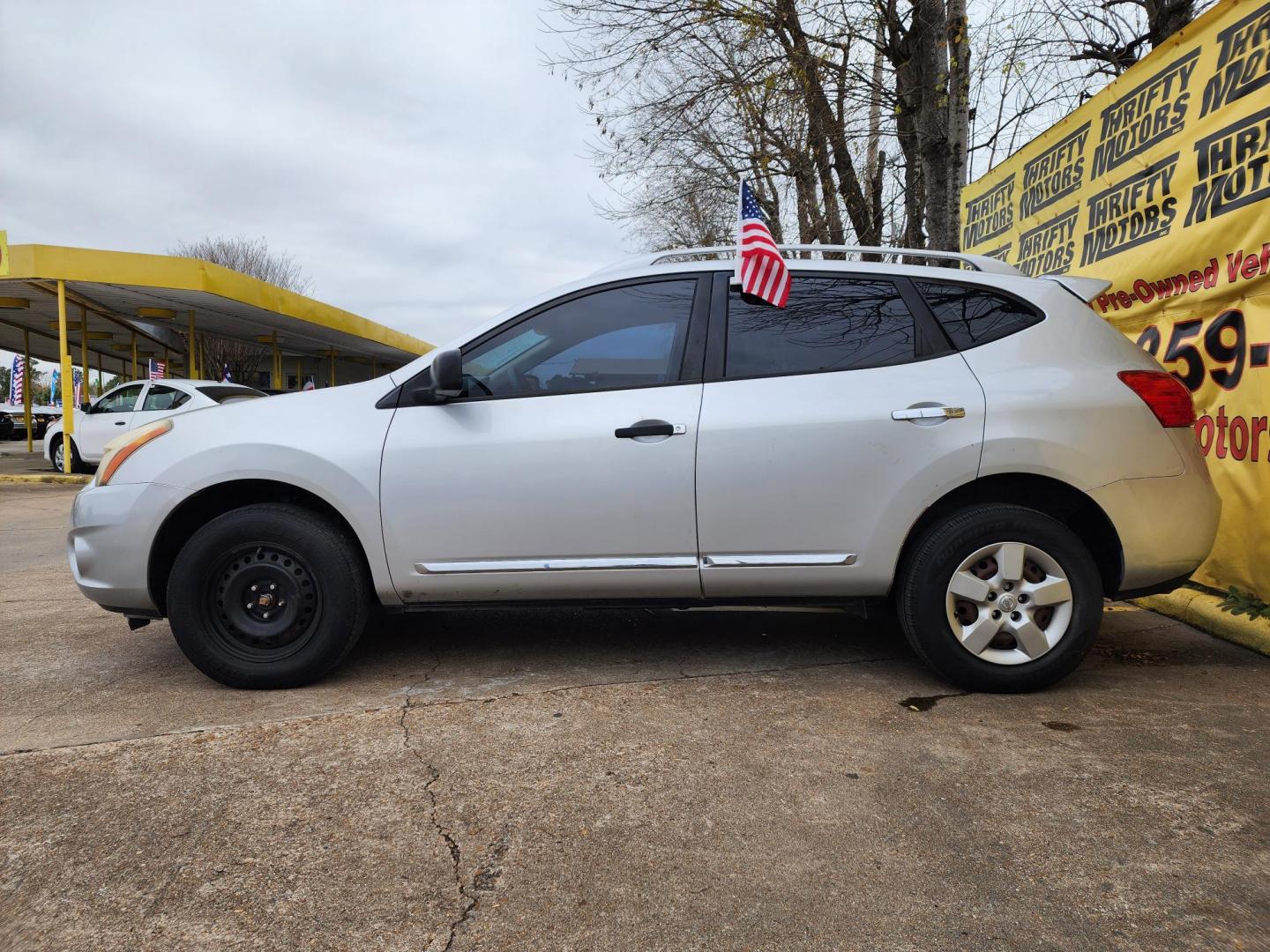2014 Silver /Gray Nissan Rogue (JN8AS5MT4EW) , Automatic transmission, located at 16710 Clay Rd., Houston, TX, 77084, (281) 859-7900, 29.834864, -95.656166 - Photo#4