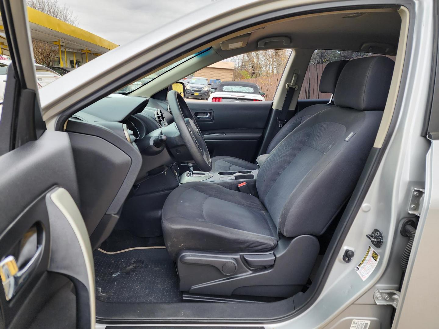2014 Silver /Gray Nissan Rogue (JN8AS5MT4EW) , Automatic transmission, located at 16710 Clay Rd., Houston, TX, 77084, (281) 859-7900, 29.834864, -95.656166 - Photo#11