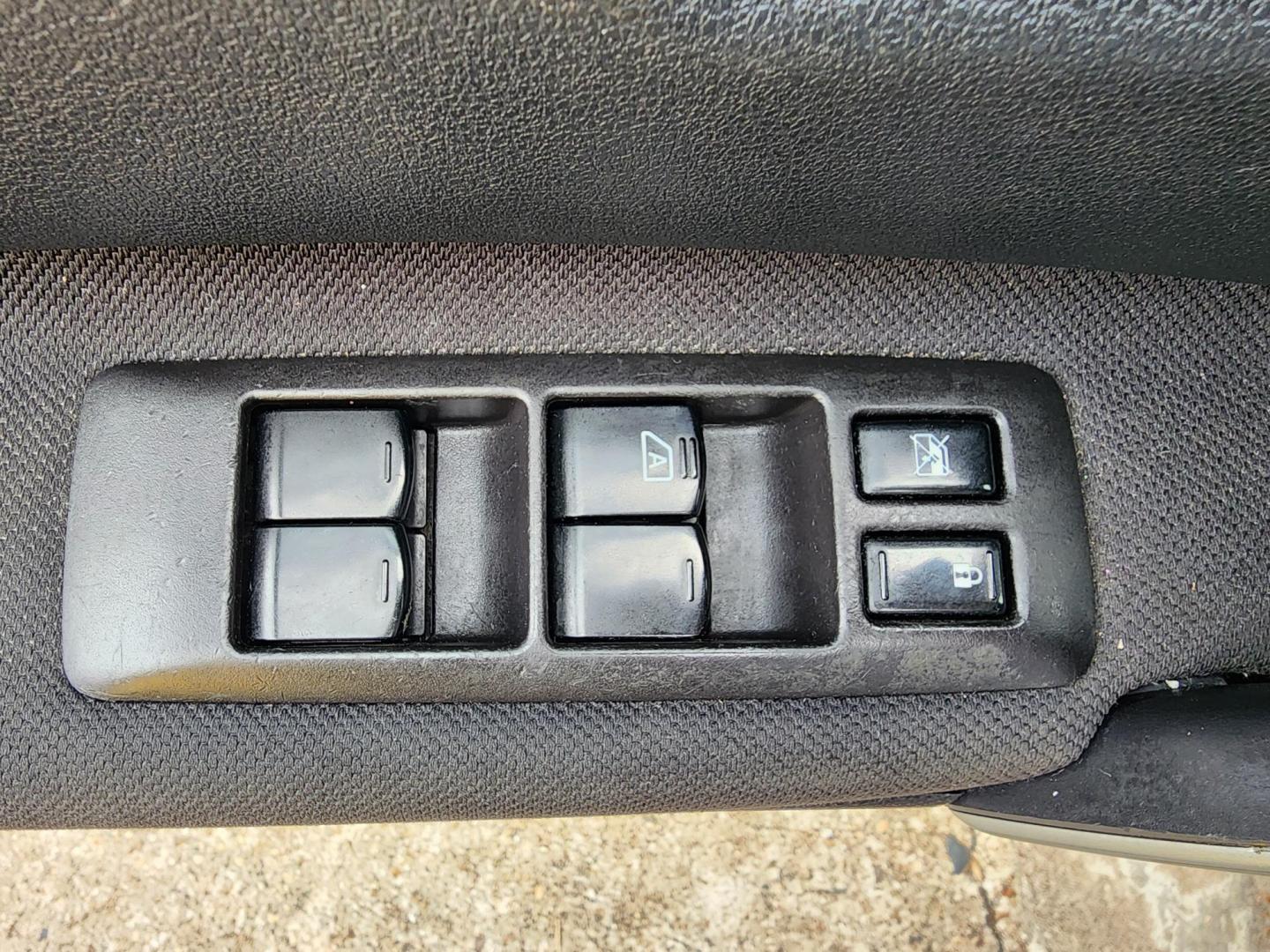 2014 Silver /Gray Nissan Rogue (JN8AS5MT4EW) , Automatic transmission, located at 16710 Clay Rd., Houston, TX, 77084, (281) 859-7900, 29.834864, -95.656166 - Photo#7
