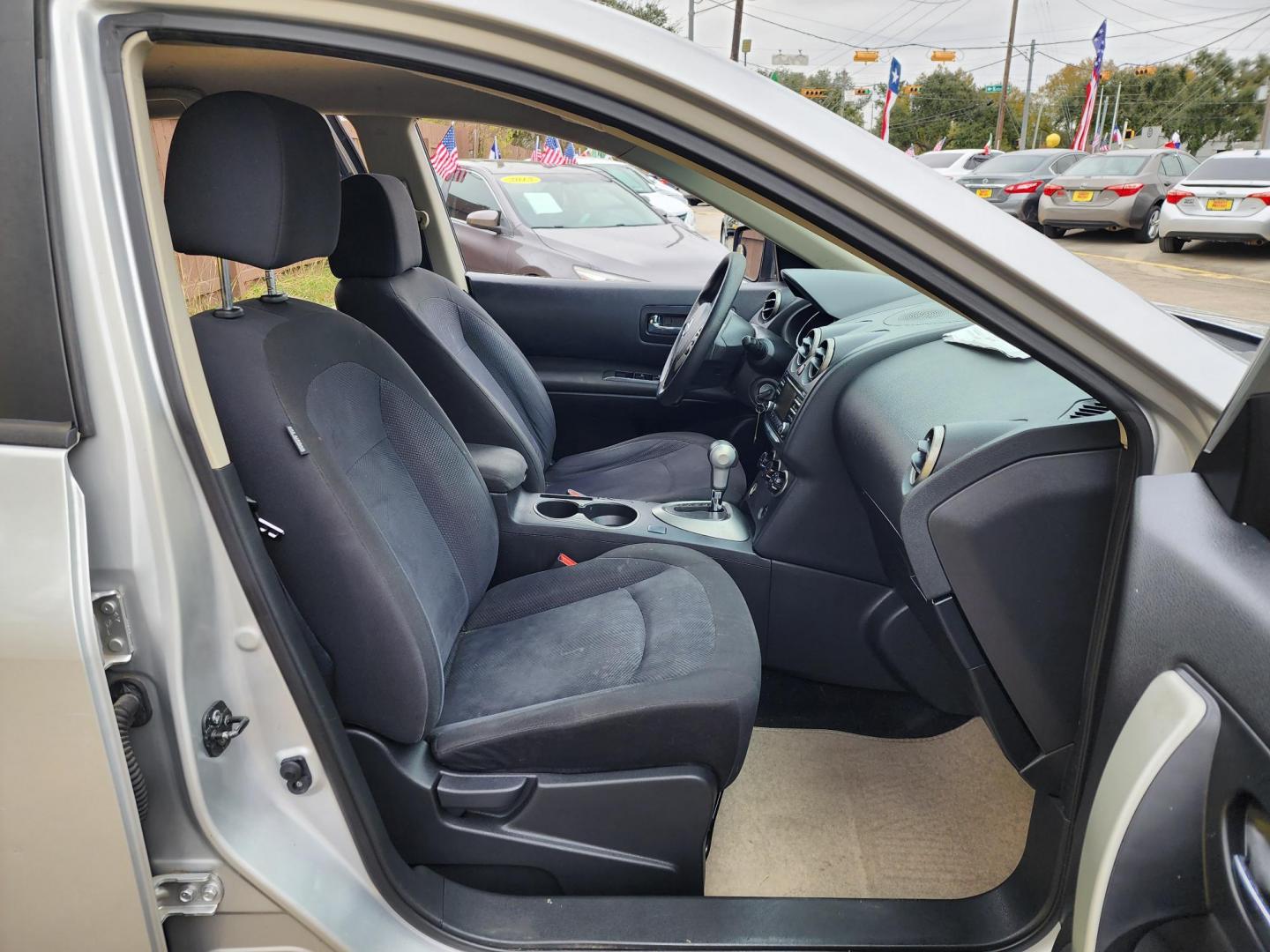 2014 Silver /Gray Nissan Rogue (JN8AS5MT4EW) , Automatic transmission, located at 16710 Clay Rd., Houston, TX, 77084, (281) 859-7900, 29.834864, -95.656166 - Photo#13