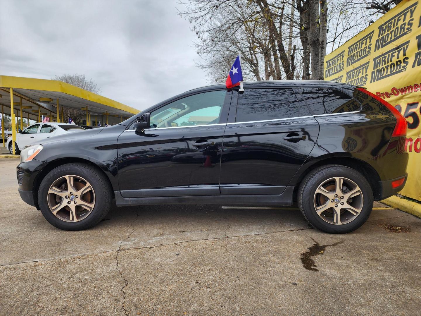 2013 Black /Gray Volvo XC60 (YV4902DZ4D2) , Automatic transmission, located at 16710 Clay Rd., Houston, TX, 77084, (281) 859-7900, 29.834864, -95.656166 - Photo#4