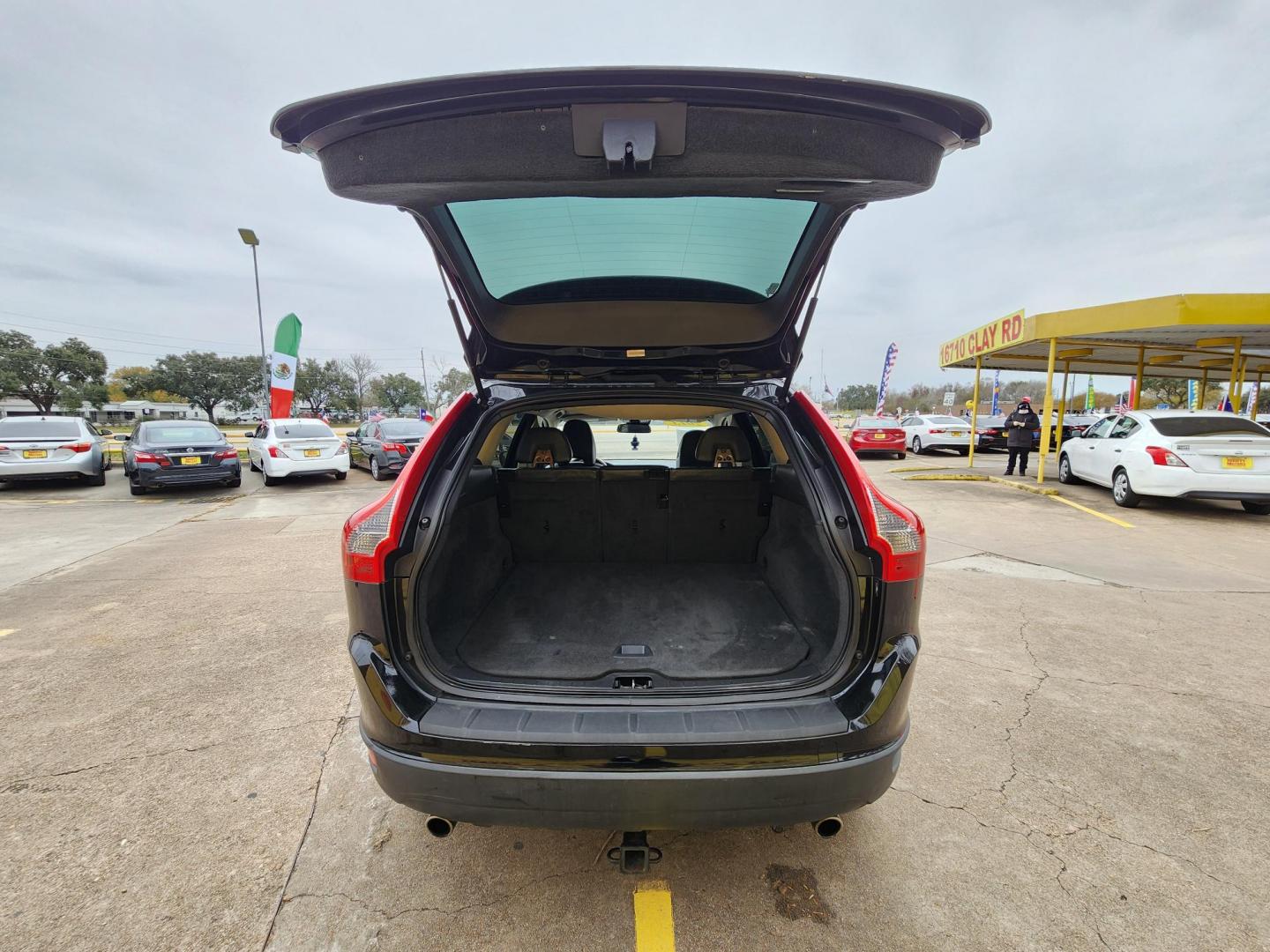 2013 Black /Gray Volvo XC60 (YV4902DZ4D2) , Automatic transmission, located at 16710 Clay Rd., Houston, TX, 77084, (281) 859-7900, 29.834864, -95.656166 - Photo#17
