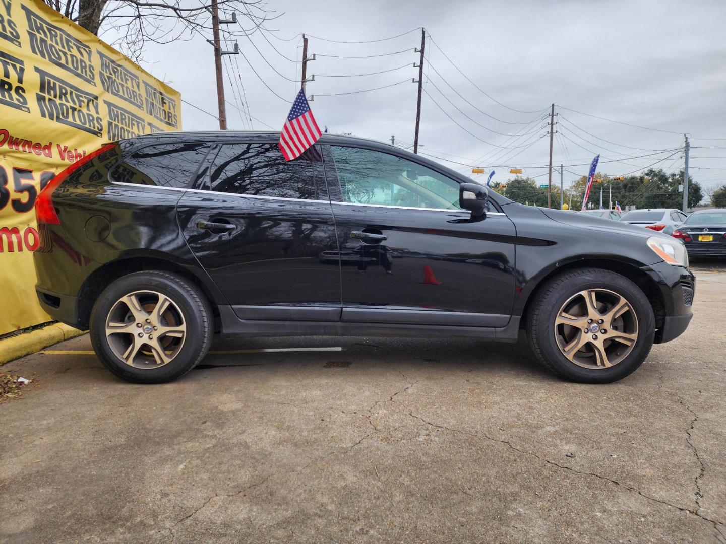 2013 Black /Gray Volvo XC60 (YV4902DZ4D2) , Automatic transmission, located at 16710 Clay Rd., Houston, TX, 77084, (281) 859-7900, 29.834864, -95.656166 - Photo#3